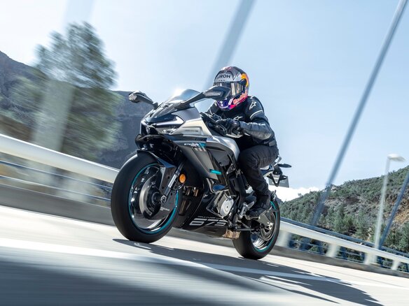 2026 CFMoto 675SR-R, белый, 769410 рублей - вид 5