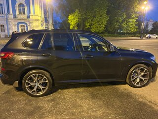 2021 BMW X5 M50d IV (G05/G18), чёрный, 7900000 рублей, вид 4