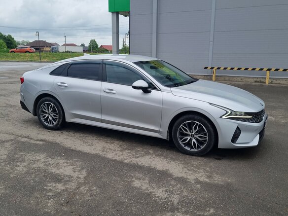2021 Kia K5 III, серебристый, 2800000 рублей - вид 2
