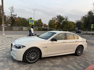 2013 BMW 5 серии 528i xDrive VI (F10/F11/F07) Рестайлинг, белый, 2300000 рублей, вид 5