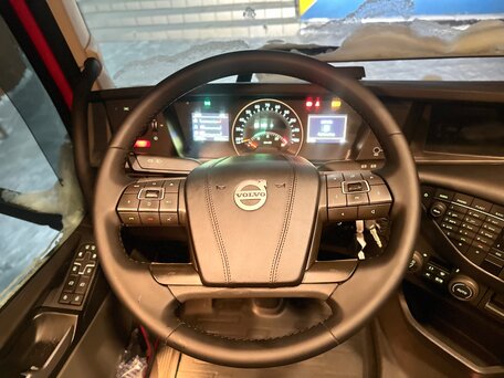 2020 Volvo FH 540, красный, 9000000 рублей, вид 4