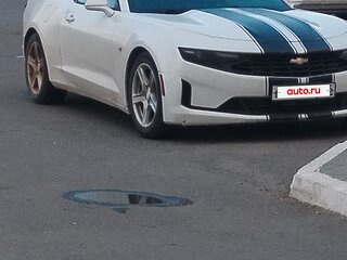 2019 Chevrolet Camaro VI Рестайлинг, белый, 2000000 рублей, вид 1