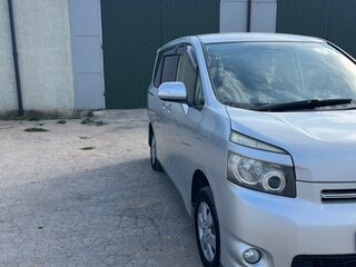 2007 Toyota Voxy II (R70), серый, 1410000 рублей, вид 3