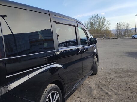 2018 Honda Stepwgn V Рестайлинг, чёрный, 1700000 рублей, вид 2
