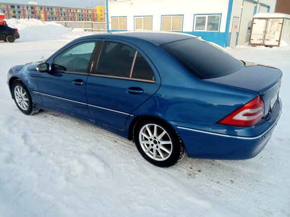 2002 Mercedes-Benz C-Класс 180 II (W203), синий, 550000 рублей - вид 12