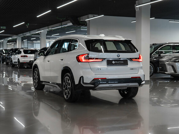 2025 BMW X1 25Li sDrive III (U11/U12), белый - вид 4