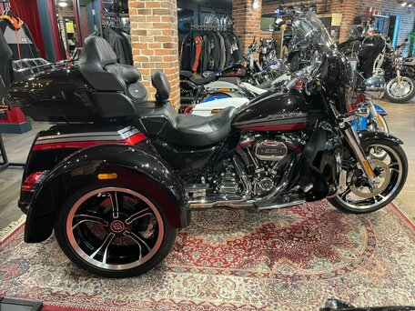 2020 Harley-Davidson CVO Tri Glide, чёрный, 7500000 рублей, вид 1