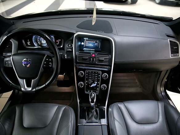 2016 Volvo XC60 I Рестайлинг, чёрный - вид 16