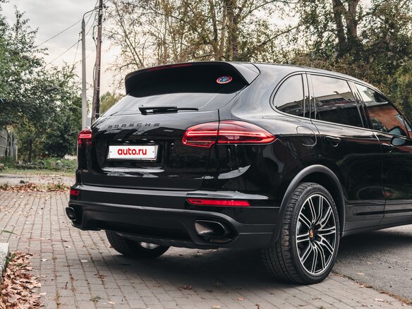 2015 Porsche Cayenne II Рестайлинг (958), чёрный, 3600000 рублей - вид 2