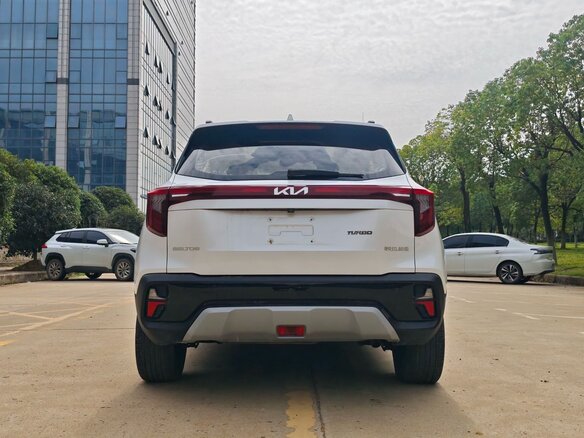 2023 Kia Seltos I Рестайлинг, белый - вид 4