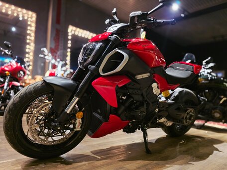 2026 Ducati Diavel V4, красный, 3290000 рублей, вид 5