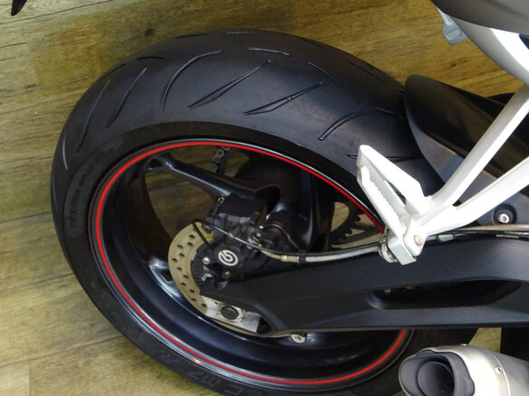 2018 Triumph Street Triple, серый, 760000 рублей - вид 4