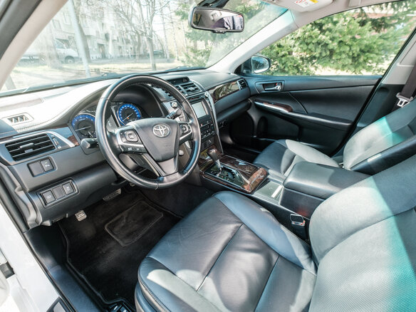 2015 Toyota Camry VII (XV50) Рестайлинг, белый, 2250000 рублей - вид 8