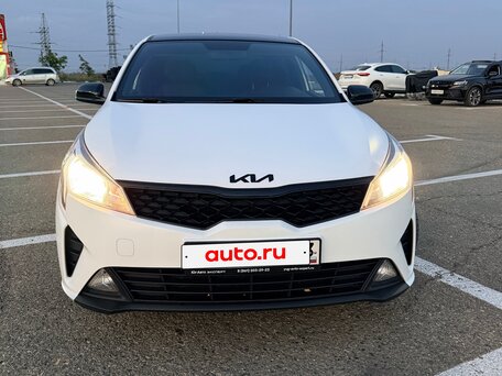 2021 Kia Rio IV Рестайлинг, белый, 1495000 рублей, вид 2