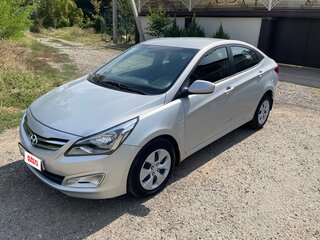 2015 Hyundai Solaris I Рестайлинг, серебристый, 795000 рублей, вид 1