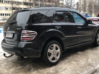 2008 Mercedes-Benz M-Класс 320 II (W164), чёрный, 1500000 рублей, вид 3