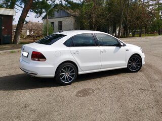 2018 Volkswagen Polo V Рестайлинг, белый, 1380000 рублей, вид 4
