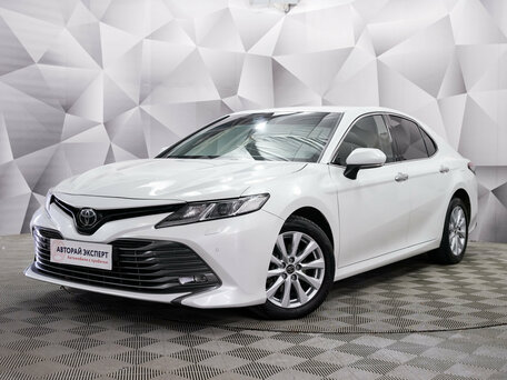Toyota Camry VIII (XV70)