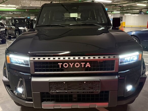 2026 Toyota Land Cruiser Prado 250 Series, чёрный, 10800000 рублей - вид 2