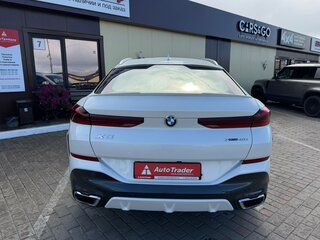 2022 BMW X6 40i III (G06), белый, 9200000 рублей, вид 5
