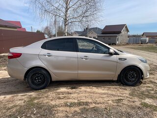 2013 Kia Rio 5-speed III, бежевый, 550000 рублей, вид 4