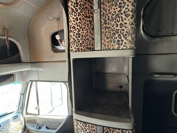 2002 Freightliner Century Class, серебристый, 1050000 рублей - вид 14