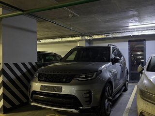 2021 Land Rover Discovery P360 V Рестайлинг, серый, 7100000 рублей, вид 3