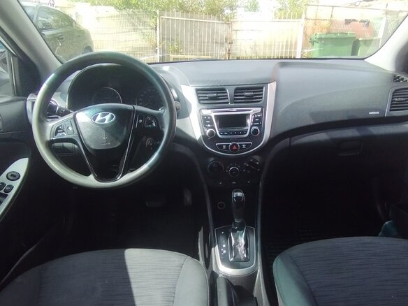 2015 Hyundai Solaris I Рестайлинг, белый, 515000 рублей - вид 10