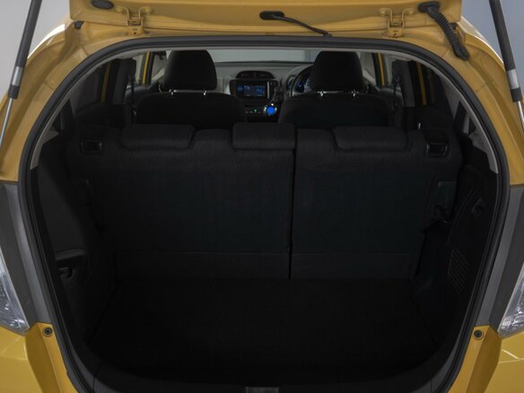 2012 Honda Fit Hybrid II, жёлтый, 1109000 рублей - вид 20