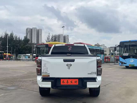 2023 Isuzu D-Max III, белый - вид 4