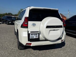 2020 Toyota Land Cruiser Prado 150 Series Рестайлинг 3, белый, 6240000 рублей, вид 5