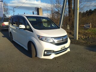 2017 Honda Stepwgn Spada V, белый, 1990000 рублей, вид 4