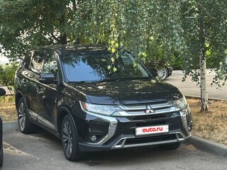 2019 Mitsubishi Outlander III Рестайлинг 3, чёрный, 1950000 рублей, вид 2