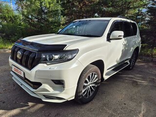 2017 Toyota Land Cruiser Prado 150 Series Рестайлинг 2, белый, 7050000 рублей, вид 3