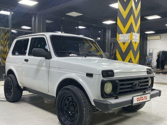 2011 Lada (ВАЗ) 2121 (4x4) I Рестайлинг, белый, 650000 рублей - вид 1