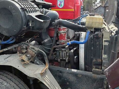 2005 Volvo VNL, пурпурный, 2700000 рублей, вид 4