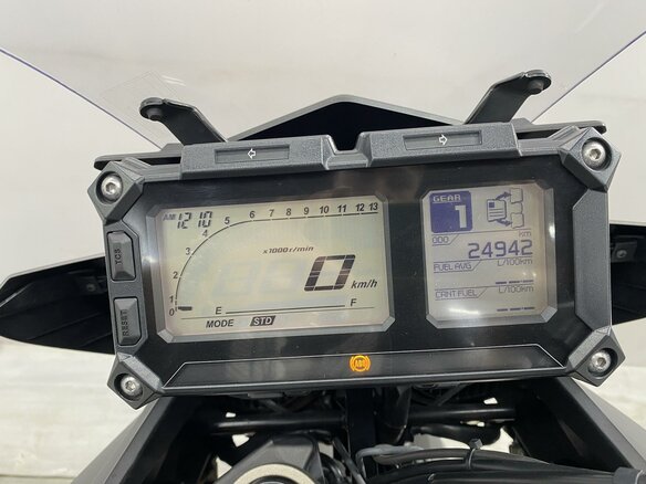 2015 Yamaha MT-09 Tracer (FJ-09), чёрный, 679000 рублей - вид 4