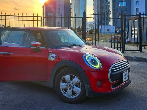 2020 Mini Hatch One III (F55/F56) Рестайлинг, красный, 1650000 рублей - вид 1