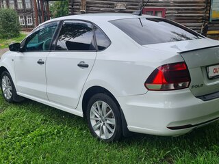 2017 Volkswagen Polo V Рестайлинг, белый, 1290000 рублей, вид 3
