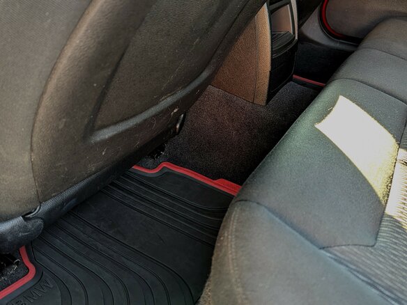 2012 BMW 1 серии 116i II (F20/F21), красный, 1100000 рублей - вид 24