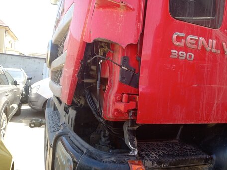 2023 IVECO-Hongyan 8x4 (CQ3406), красный, 3629985 рублей, вид 5