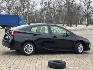 2020 Toyota Prius IV Рестайлинг (XW50), чёрный, 2750000 рублей, вид 3