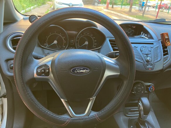 2016 Ford Fiesta Mk6 Рестайлинг, серебристый, 850000 рублей - вид 12
