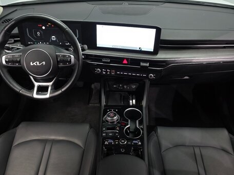 2023 Kia K5 III Рестайлинг, белый, 2990000 рублей, вид 5
