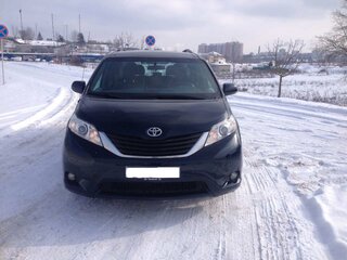 2010 Toyota Sienna III, зелёный, 1545838 рублей, вид 2