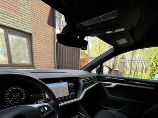 2020 Volkswagen Touareg III, чёрный, 5800000 рублей, вид 4