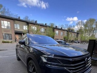2020 Volkswagen Touareg III, чёрный, 5800000 рублей, вид 2