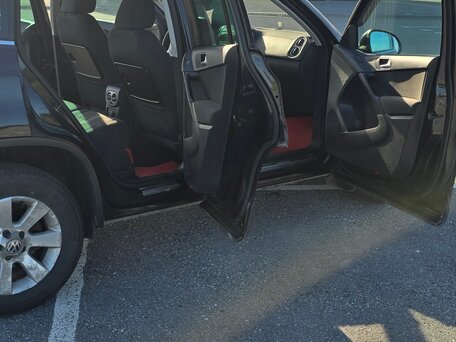 2011 Volkswagen Tiguan I, чёрный, 1300000 рублей, вид 3