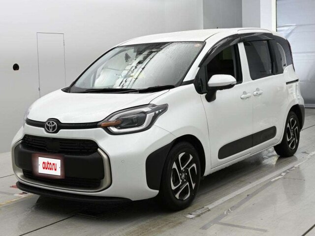 Открыть фотографии: Toyota Sienta III