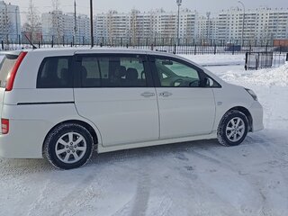 2010 Toyota ISis I Рестайлинг, белый, 1400000 рублей, вид 4